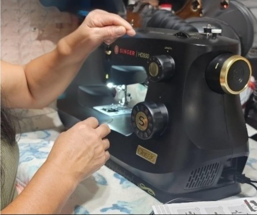 SINGER Heavy Duty 500 Super Bundle Sewing Machine with Carrying Case and Accessories, 23 Built-in Stitches, High Speed Motor, Strong Piercing Power, 1-Step Buttonhole, Metal Frame, LED Light customer photo 2