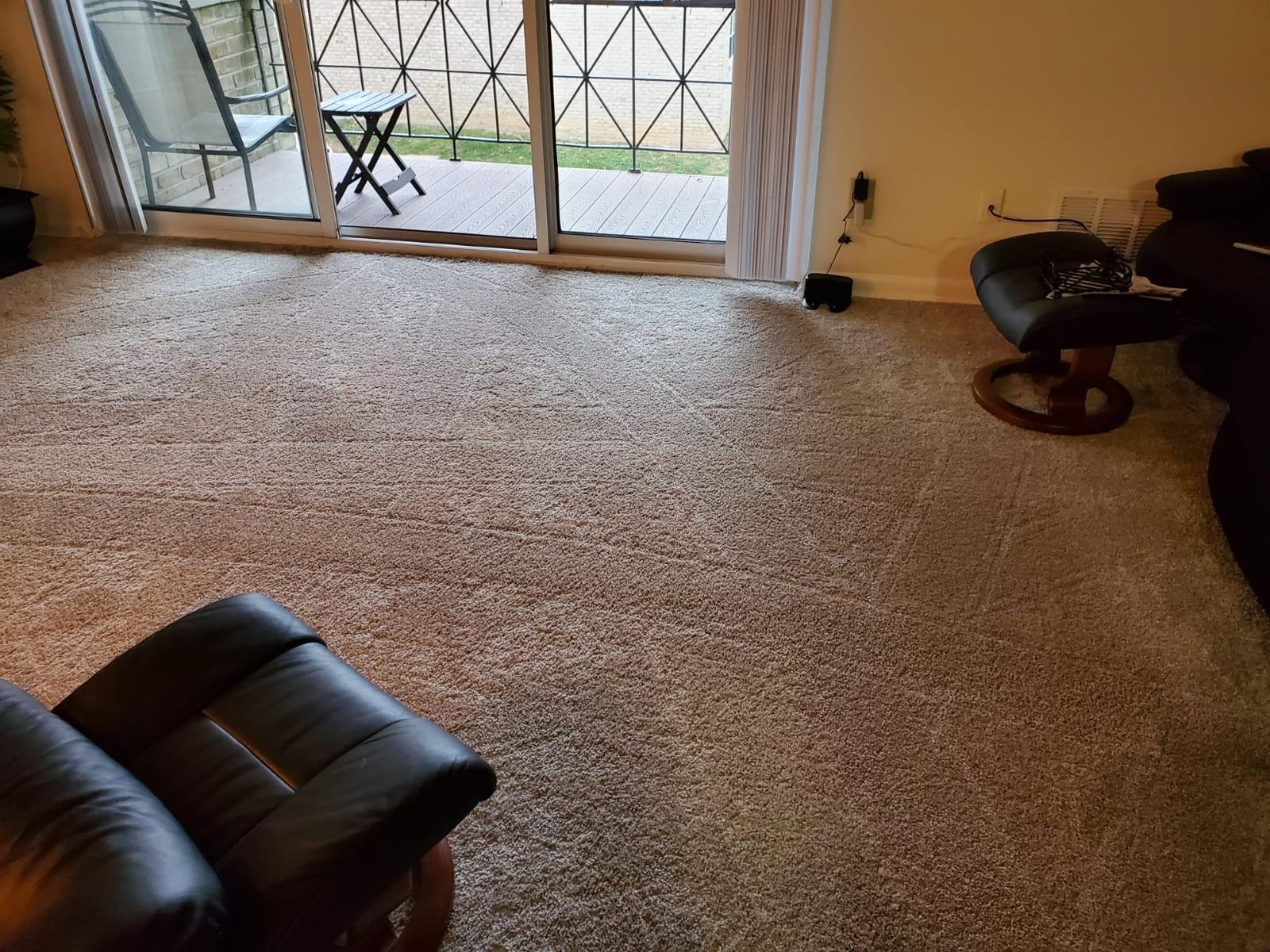 Shark IQ Robot Vacuum, 60-Day Self-Empty Base, White, RV2302AE customer photo 2