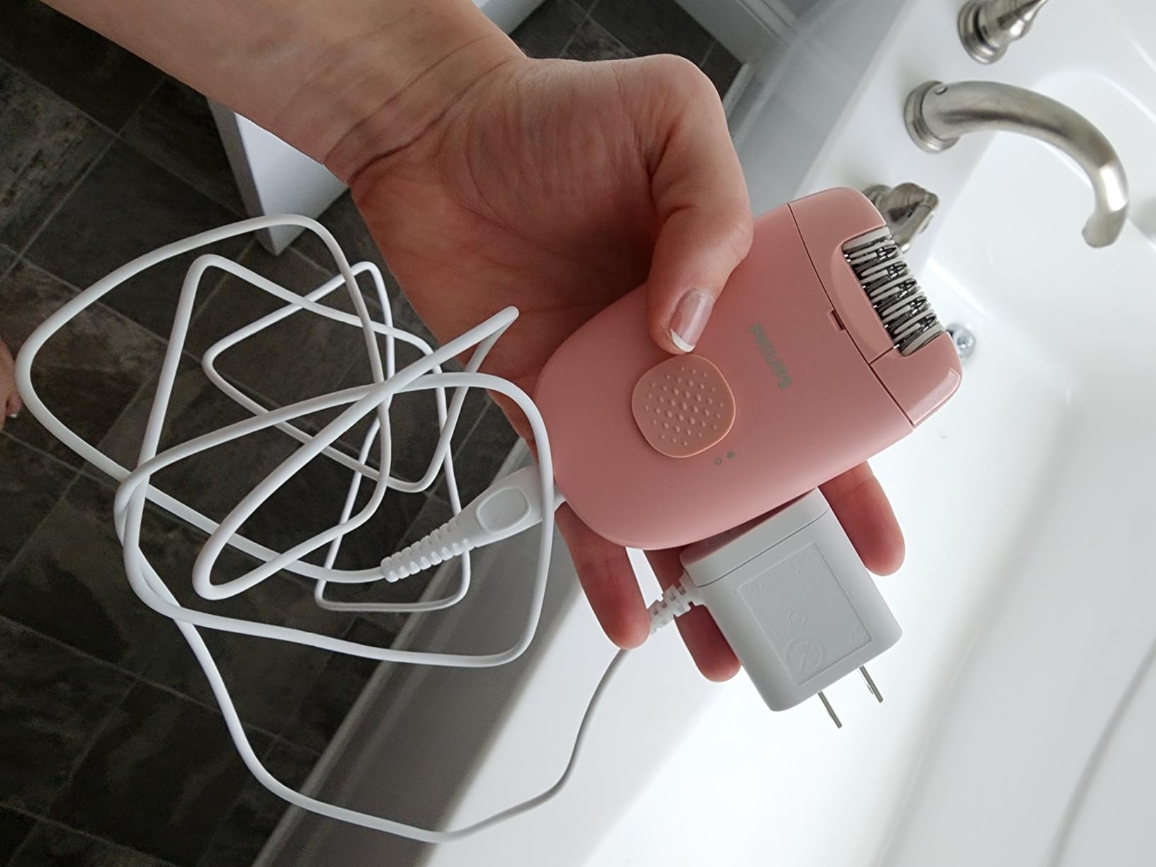 Philips Epilator Series 2000, Corded Epilator for Legs and Body, Hair Removal Device for Women, Model BRE227/00 customer photo 2