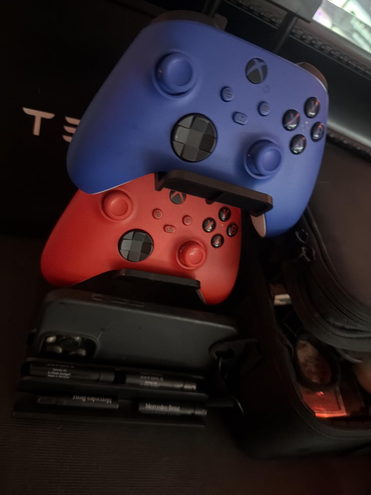XBOX Wireless Gaming Controller | Shock Blue | Consoles, PCs, TVs, mobile, and more | Textured Grip | Wireless, Bluetooth, USB-C Connectivity customer photo 2