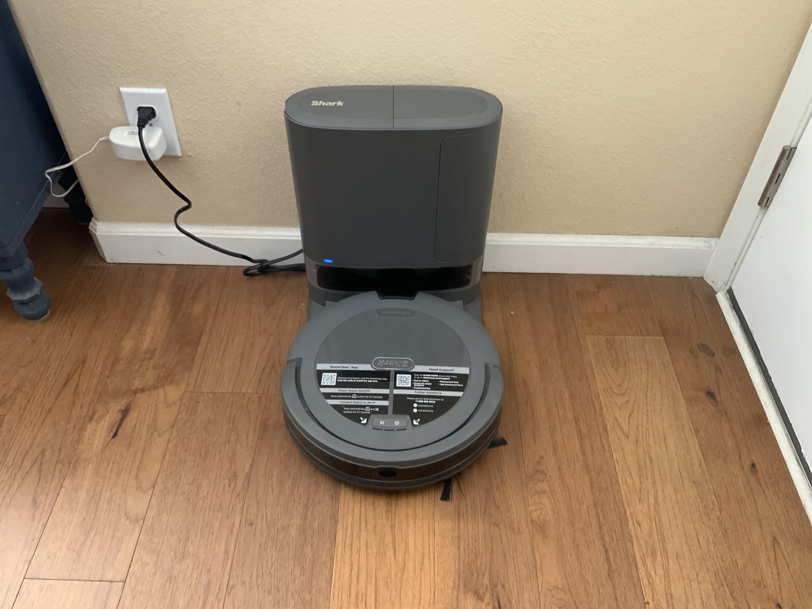 Shark Navigator Robot Vacuum + Self-Empty Base, Grey, RV2120AE customer photo 2