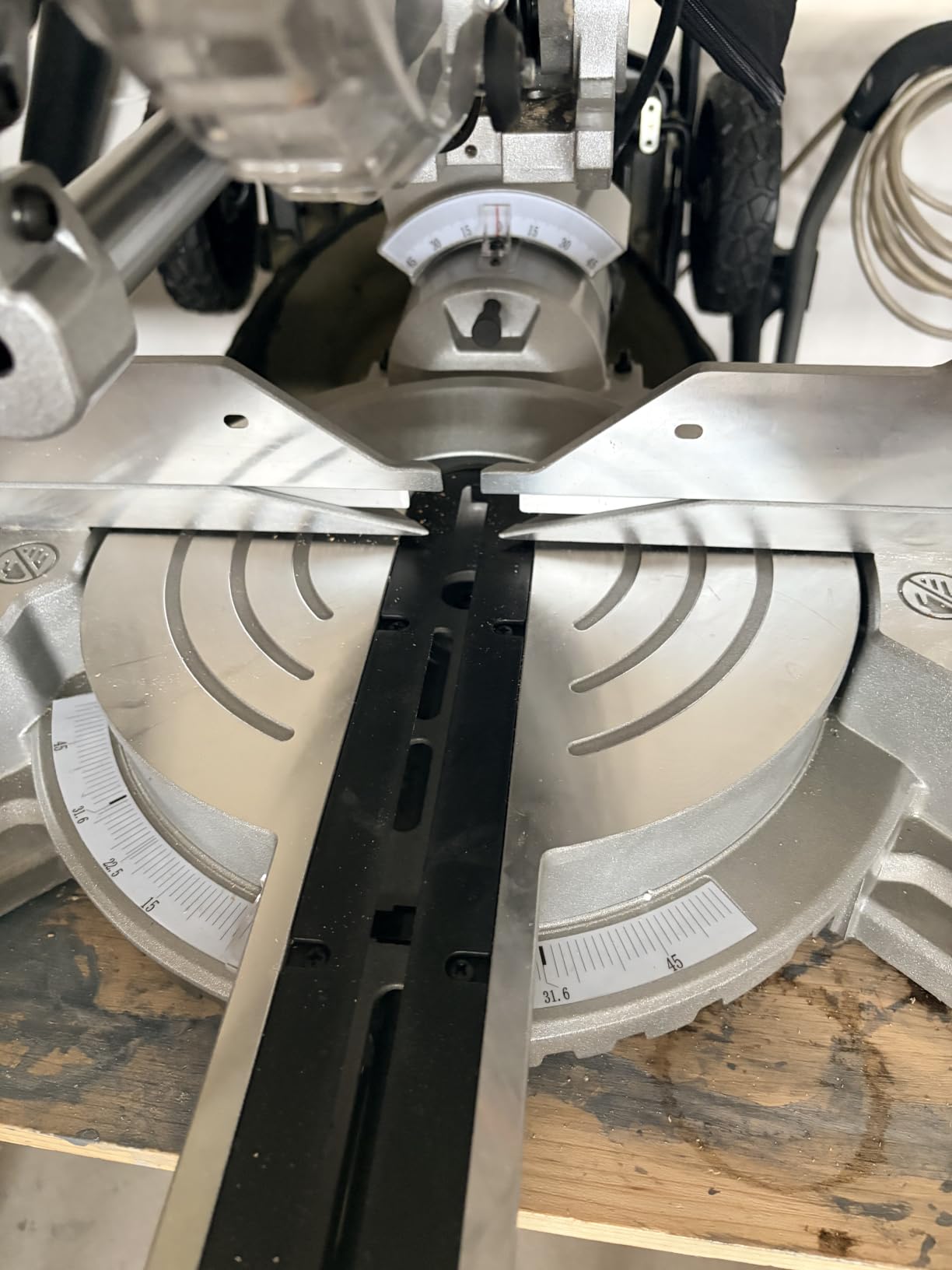 VEVOR Compound Miter Saw, 10-Inch Blade, 15 Amp Motor, 60-Tooth, Corded Single Bevel 0-45°, LED Precision Alignment, Angle Adjustable, Lightweight Cast Aluminum Base, for Wood, Composite Decking customer photo 1
