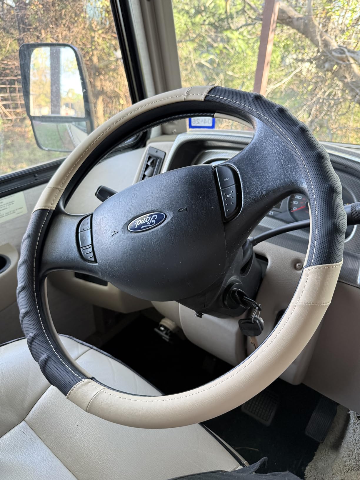 18 Inch Semi Truck Steering Wheel Cover for Freightliner Cascadia, Kenworth T680 T880, Peterbilt 579 & Volvo VNL – Heavy Duty Anti-Slip Leather Grip for Big Rig Class 8 Trucks – Black customer photo 1