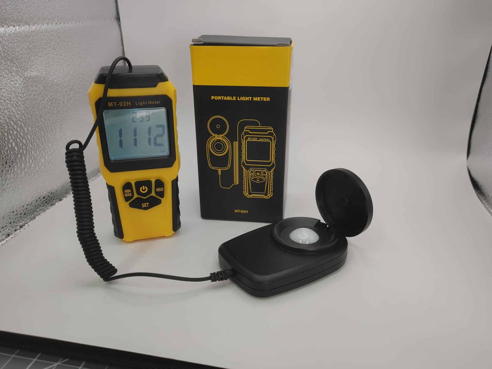 MT-92H Light Meter with Split Sensor Lux/Foot Candles Meter 500ms Refresh Rates Range up to 200,000 Lux Switchable Backlight Temperature Measurer 14℉-140℉ customer photo 1