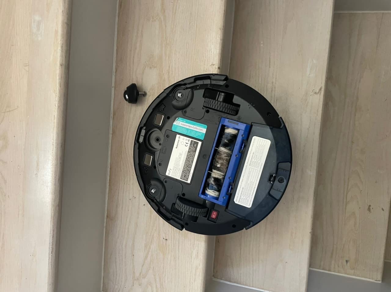 eufy E28 Robot Vacuum and Mop, 20,000 Pa, Portable Carpet Cleaning customer photo 2