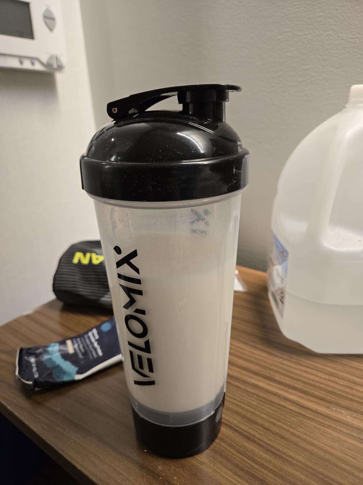 VELOMIX 24oz Electric Protein Shaker Bottle for Protein Mixes, Transparent customer photo 1