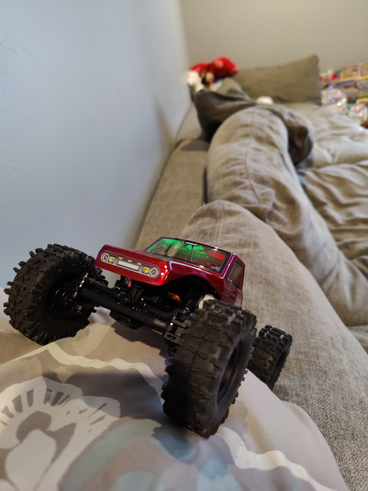 Redcat Racing Ascent-18 APEX, 1/18 Scale Brushless Electric Rock Crawler, Carbon Fiber, 4WD RC Car for Adults with 2.4GHz Radio System (Gray) customer photo 1