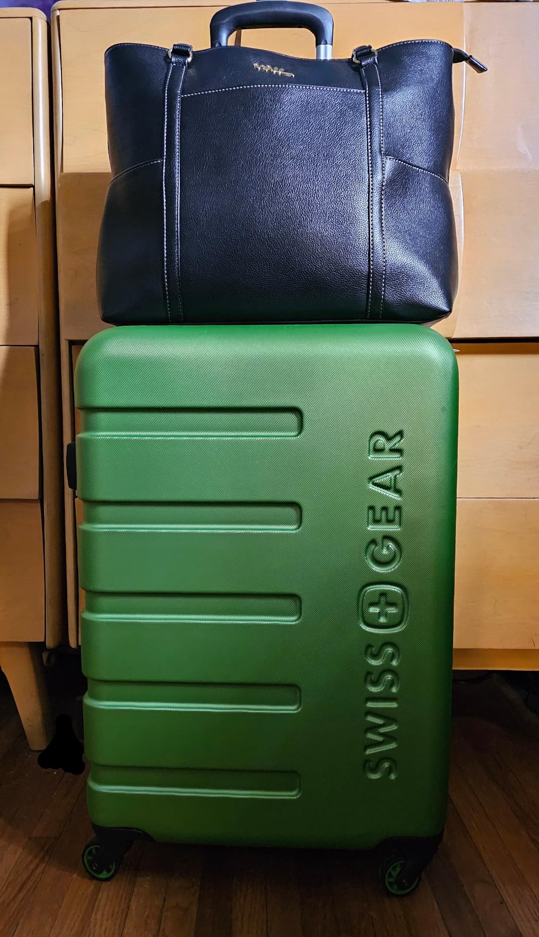 SWISSGEAR Signature Hardside Expandable Checked Large Spinner Luggage, ABS Construction, TSA-Friendly Lock, Olive Branch, 27-Inch customer photo 1