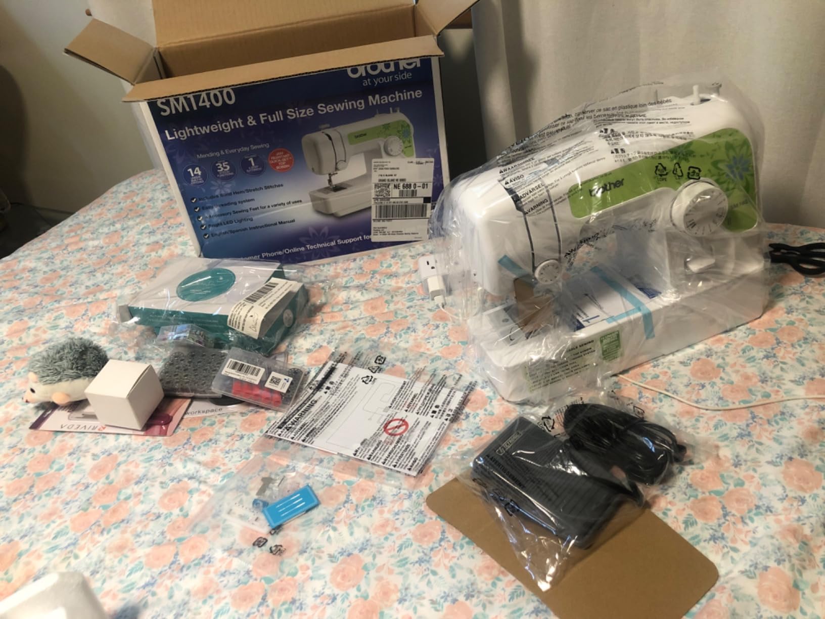 Brother SM1400 14-Stitch Sewing Machine with SASEW6 6-Piece Thread Pack customer photo 2