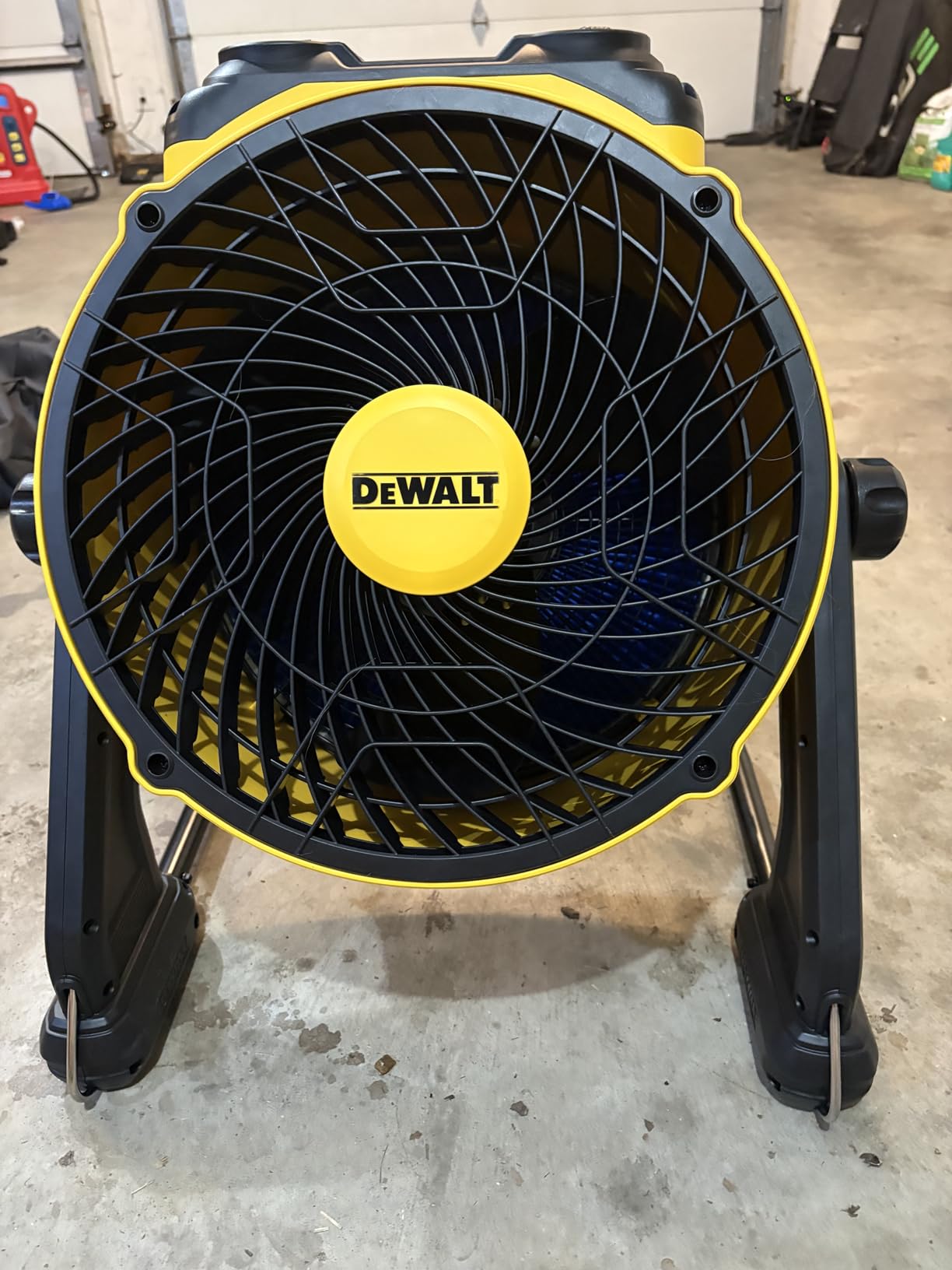 DEWALT High Velocity Air Purifier Industrial Floor Fan with Filter customer photo 2