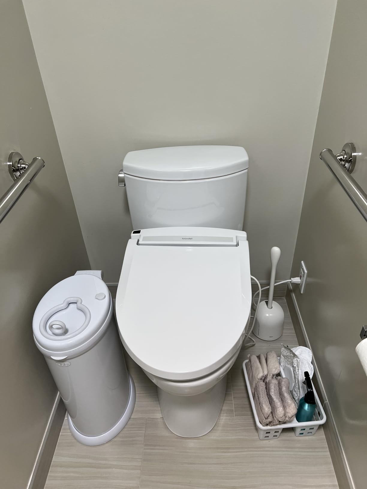 Ubbi Stainless Steel Diaper Pail, No Special Bags, Odor-Locking, White customer photo 1