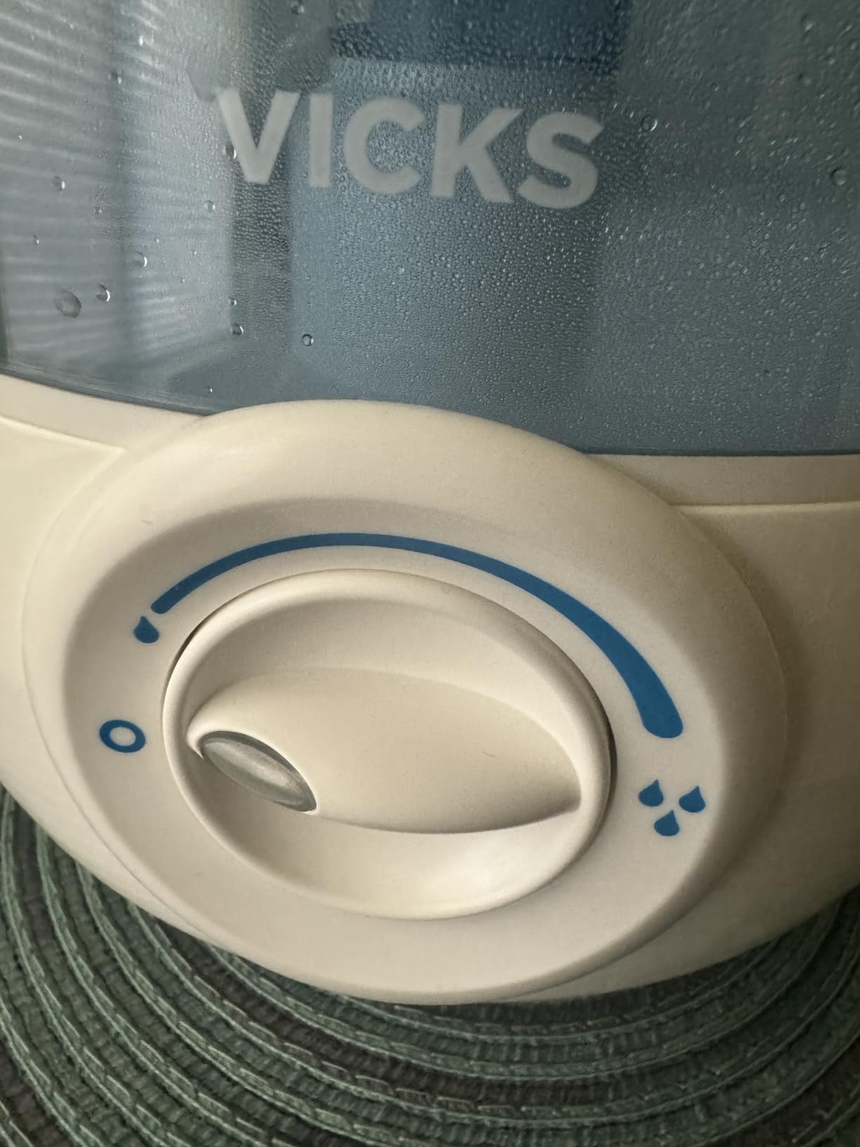 Vicks Filter-Free Ultrasonic Humidifier for Bedroom or Nursery 1.2 Gal Tank customer photo 1