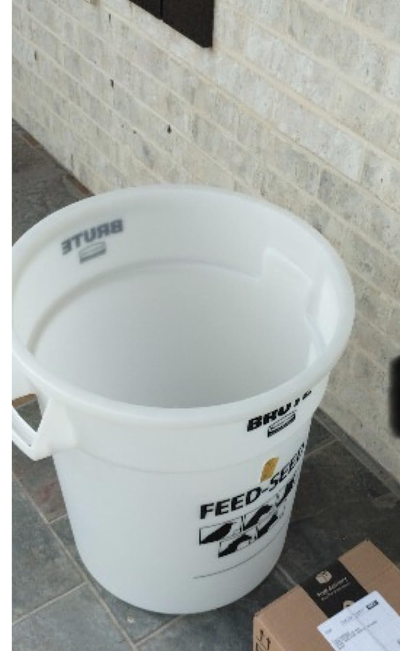 Rubbermaid Commercial Products Brute Feed Seed Container, White, 20-Gallon customer photo 2