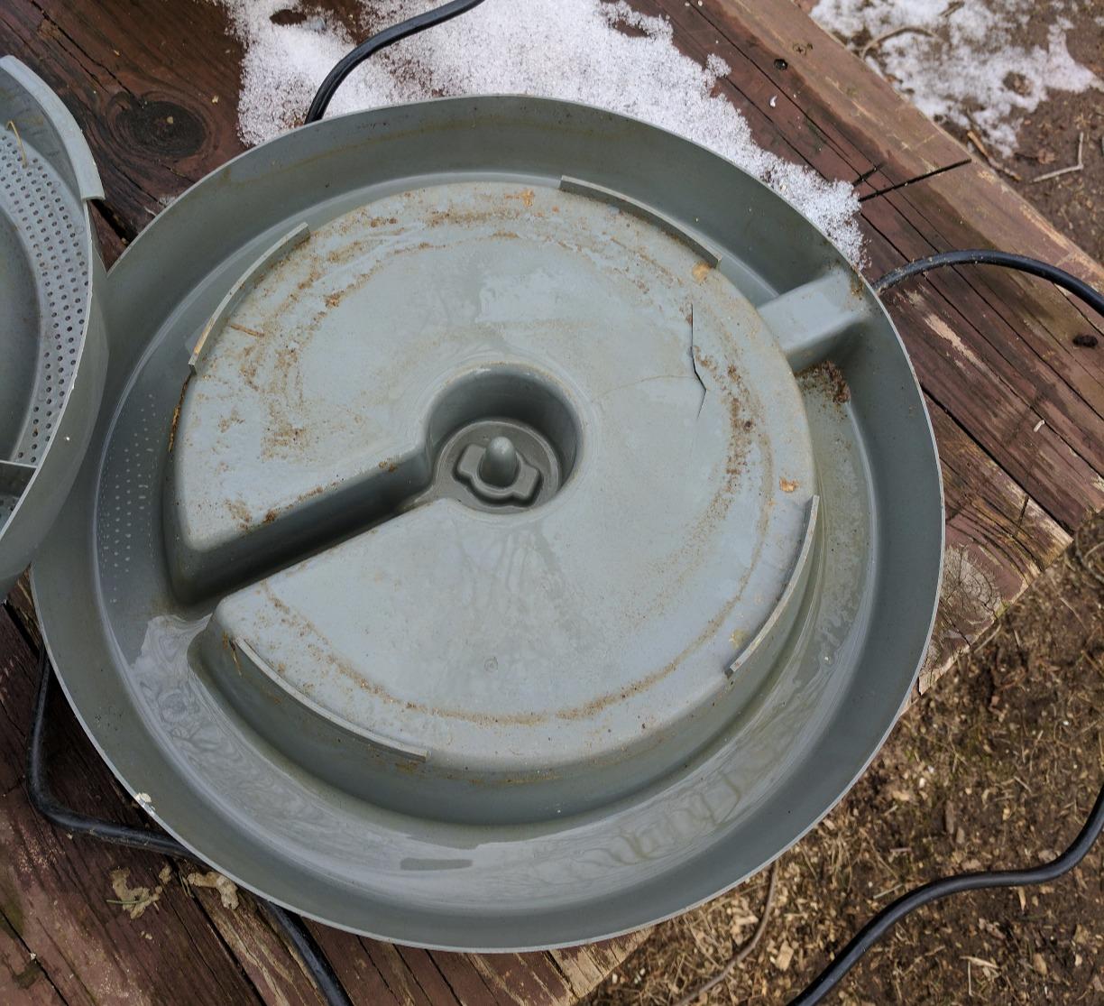 K&H Pet Products Thermo-Poultry Waterer 2.5gal. (Heated) Gray 60 Watts - No Roost Top & Non-Spill Refill customer photo 1