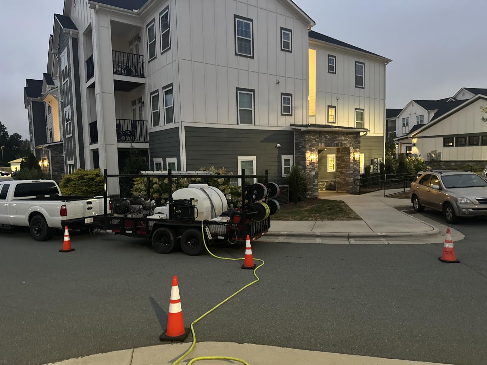 Flexzilla Garden Hose 3/4 in. x 100 ft., Lightweight All-Weather Water Hose, Durable and Flexible, Leak-Free Connections customer photo 1