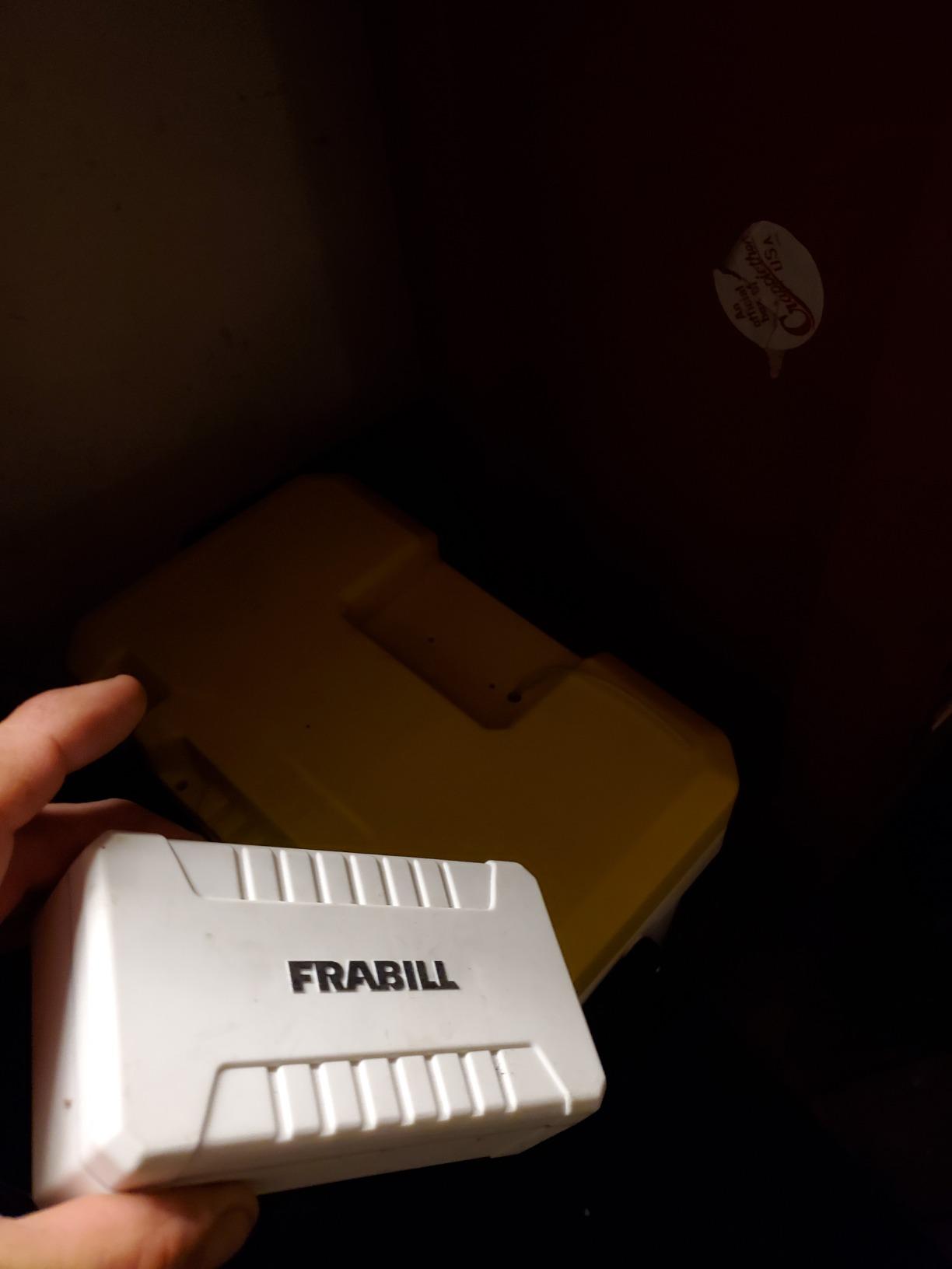 Frabill Magnum Bait Station 13 Quart Live Bait Well, White and Yellow customer photo 1