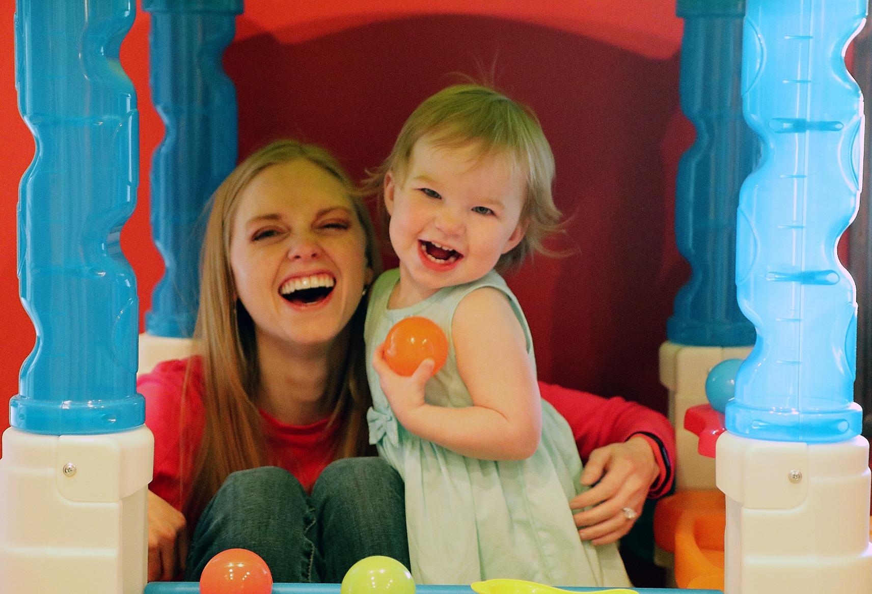 Step2 Crazy Maze Toddler Ball Pit, Kids Playhouse, Indoor/Outdoor Playset, Interactive Play with Sounds, Includes 20 Colorful Balls, Made of Durable Plastic, For Toddlers 1.5+ Years Old customer photo 2