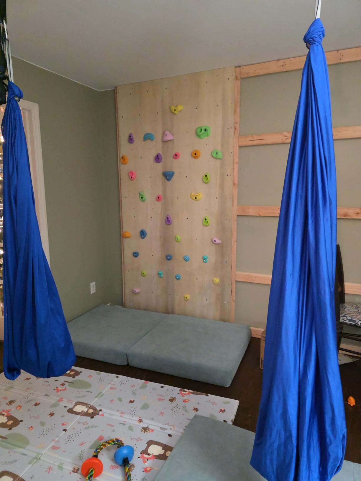Aokitec Sensory Swing for Kids & Adult, Indoor Outdoor Cuddle Hammock Chair customer photo 1