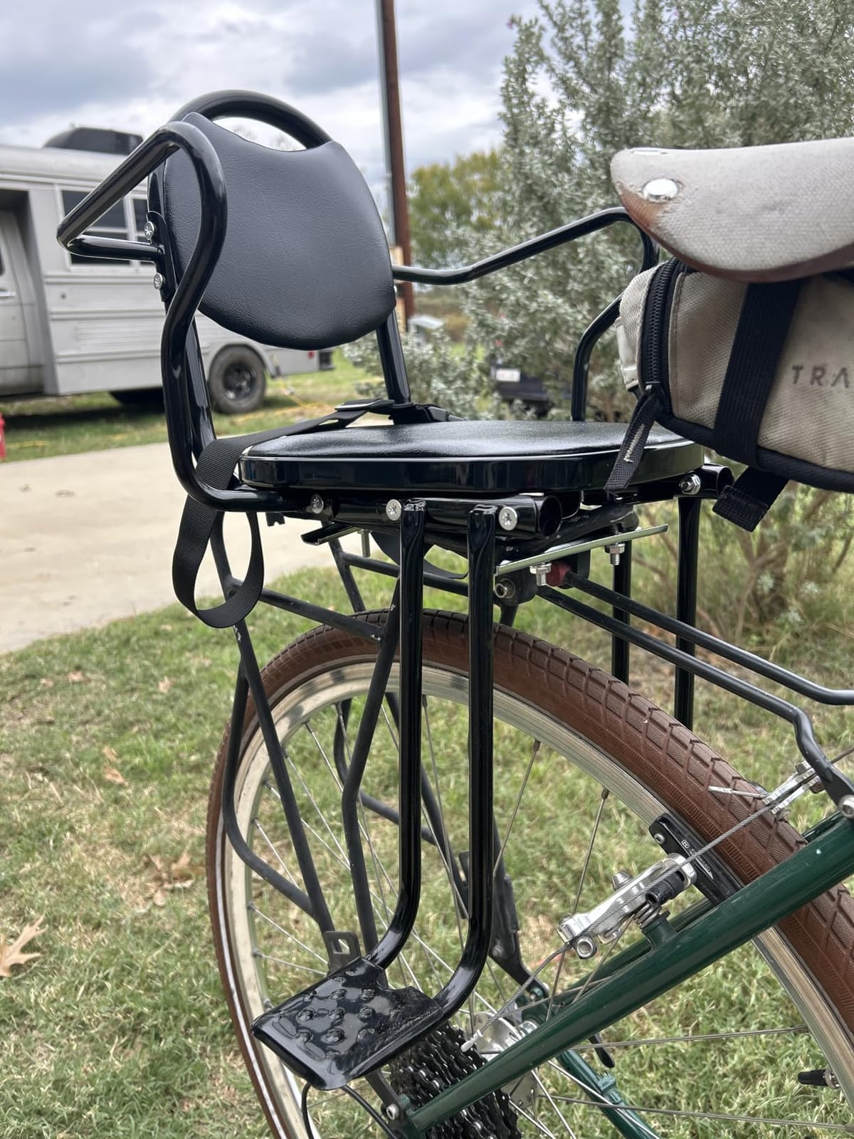 Rear Kid's Bike seat,Rear Child Bike seat,Rear Mount Bike seat with Armrests,Pedals and Harness for Most Adult Bike Ages 2 to 8 Years(Up to 110lb) customer photo 2