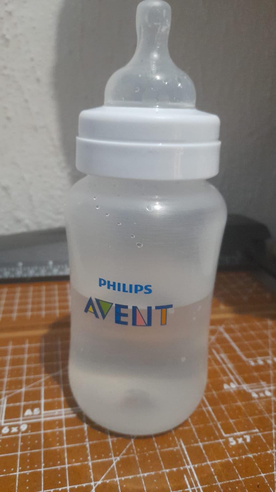 Philips Avent Anti-Colic Baby Bottle with AirFree Vent, Slow Flow, 4 oz customer photo 1