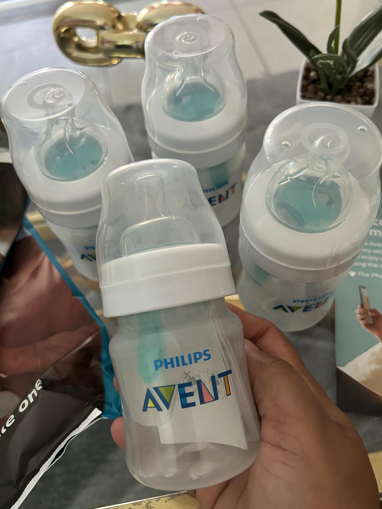Philips Avent Anti-Colic Baby Bottle with AirFree Vent, Slow Flow, 4 oz customer photo 2