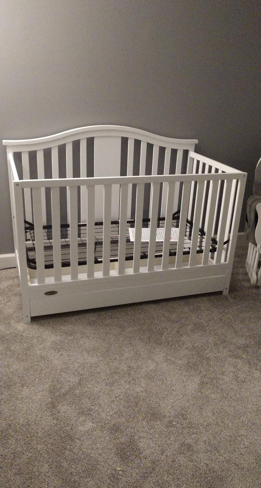 Graco Solano 4-in-1 Convertible Crib with Drawer, Pebble Gray customer photo 2