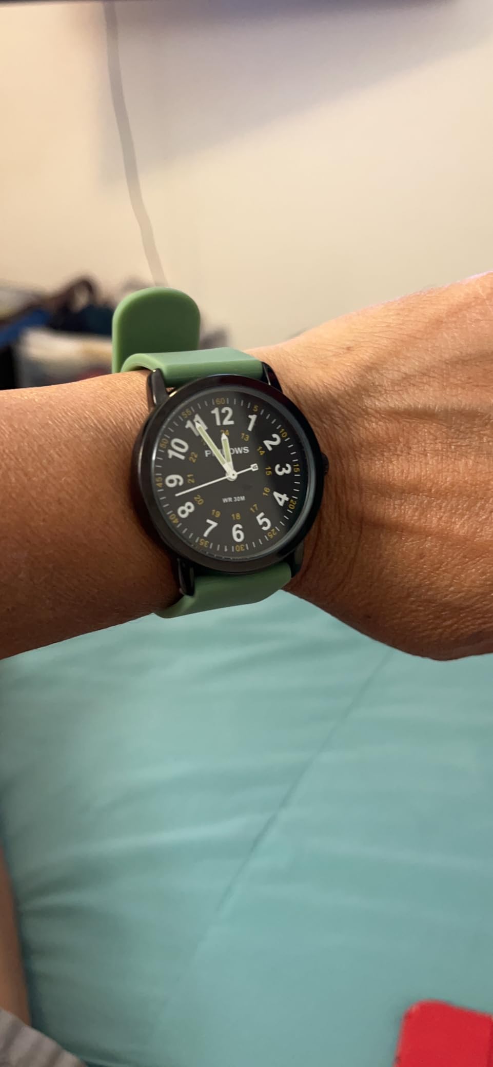 PINDOWS Watches for Women, Easy Read Analog, Casual & Nurse Silicone Band customer photo 1