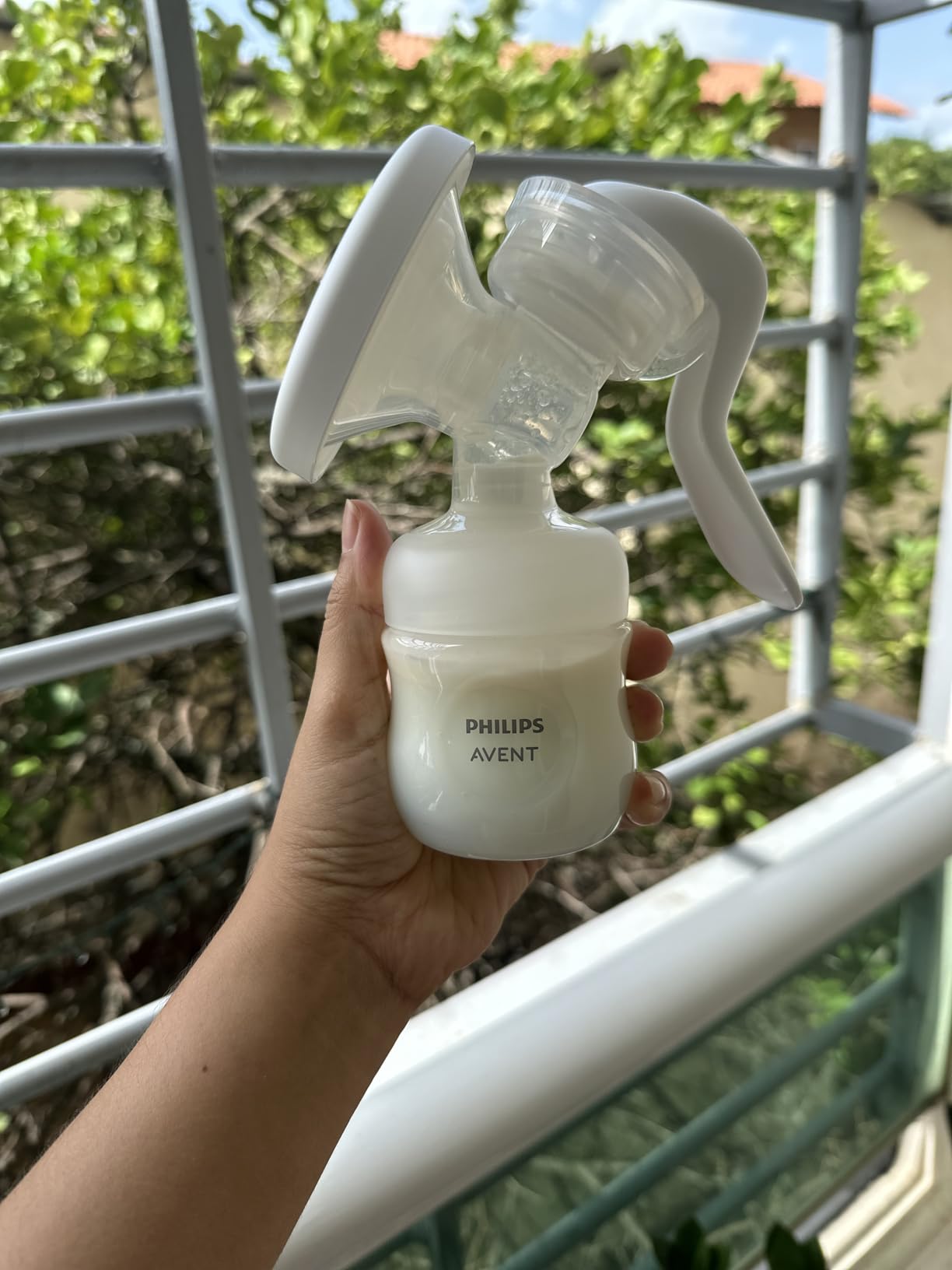 Philips Avent Manual Portable Breast Pump with Natural Motion Technology customer photo 2