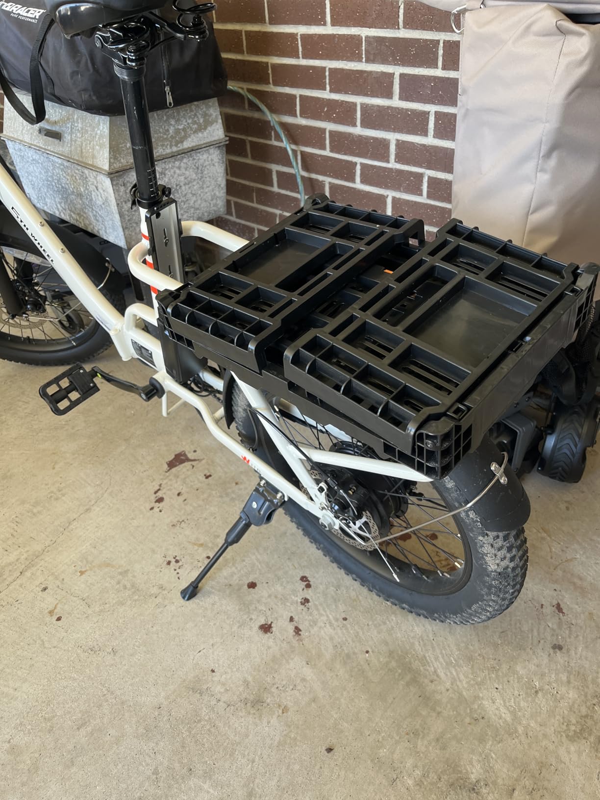 YEEGO DIRECT Bike Basket Rear,Foldable Bike Cargo Basket, Plastic Collapsible Basket for Bicycle, Rear Bike Baskets Storage Bike Milk Crate Rear Rack,Waterproof Cover for Outings,Pets E-Bike customer photo 1
