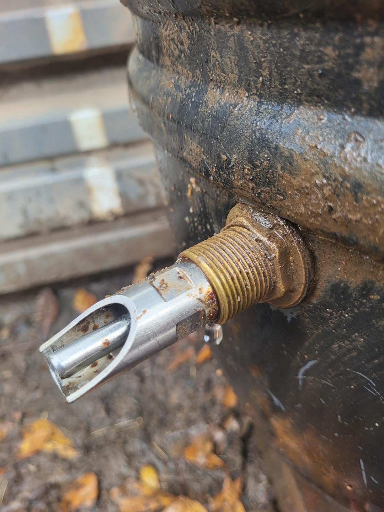Pig Waterer Nipple 5 PCS Automatic Pig Nipple Drinkers with 5 Pcs Brass Water Tank Connector 1Pcs Hole Opener Pig Waterer Feeder Systems Kit for Hog Pig Goats Swine Piglets Drinking customer photo 2