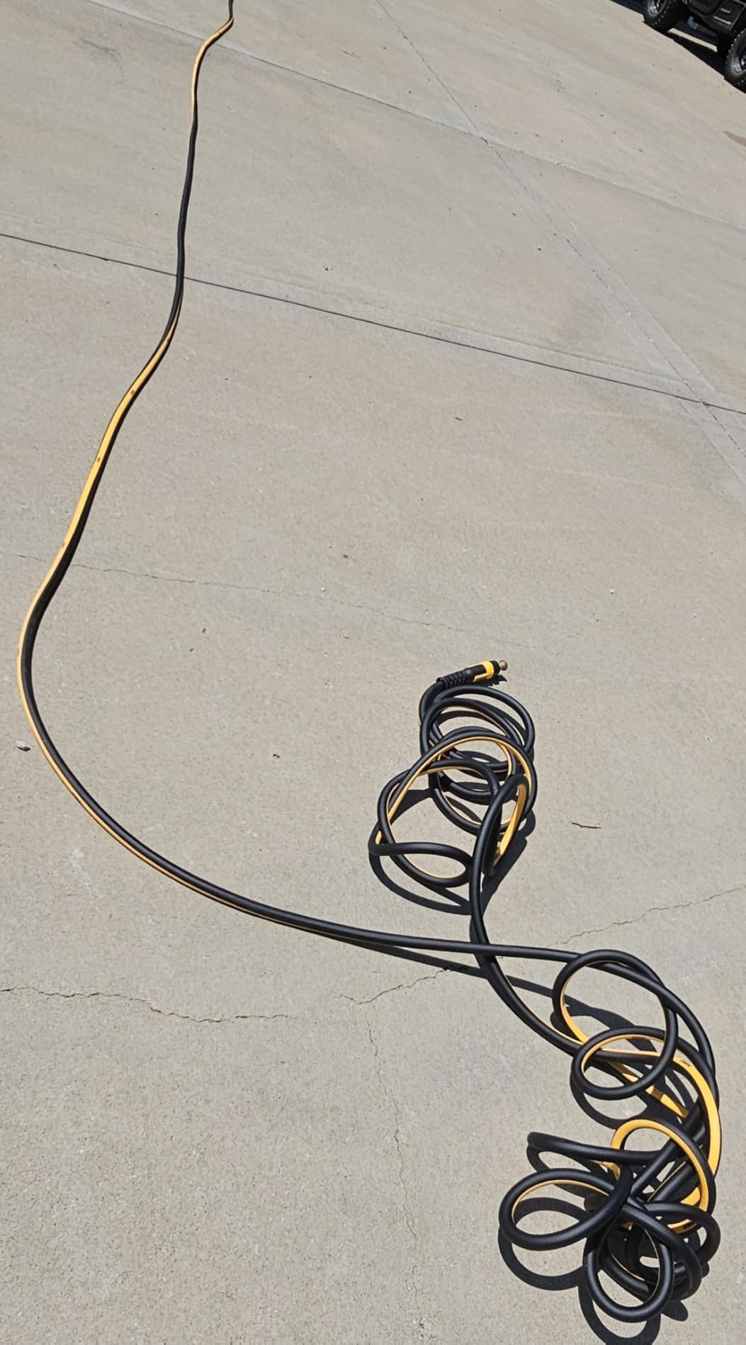 DEWALT Professional Grade Heavy Duty Garden Hose 100 Feet x 5/8 Inch customer photo 1