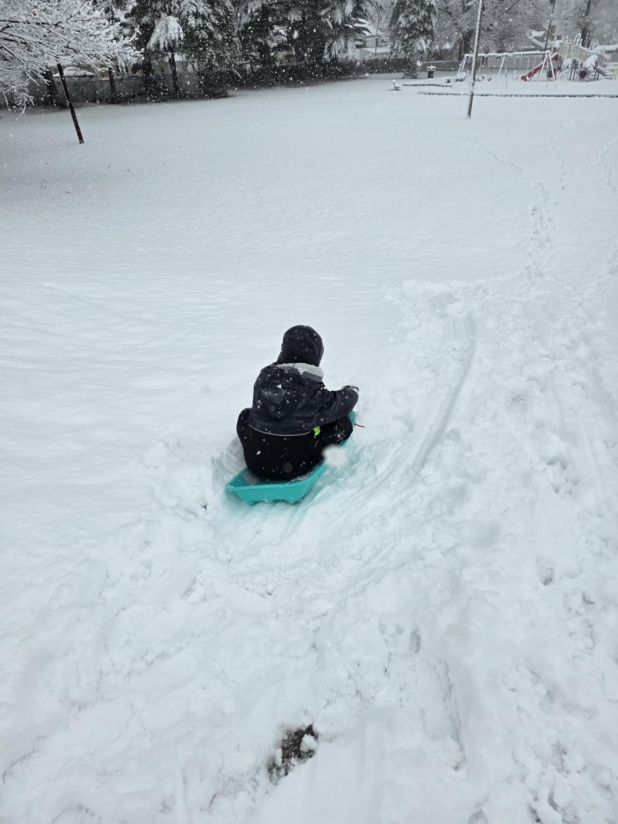 Retrospec Retrorider Plastic Snow Sled – Toboggan Style with Pull Rope, Cold-Resistant Coating, and Hard Bottom for Smooth Downhill Rides – Available for Kids and Adults customer photo 2