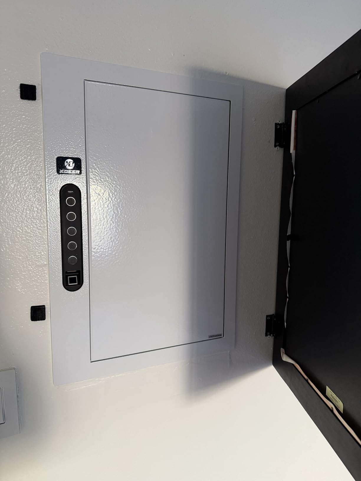 XDeer Biometric Wall Safe Between 16
