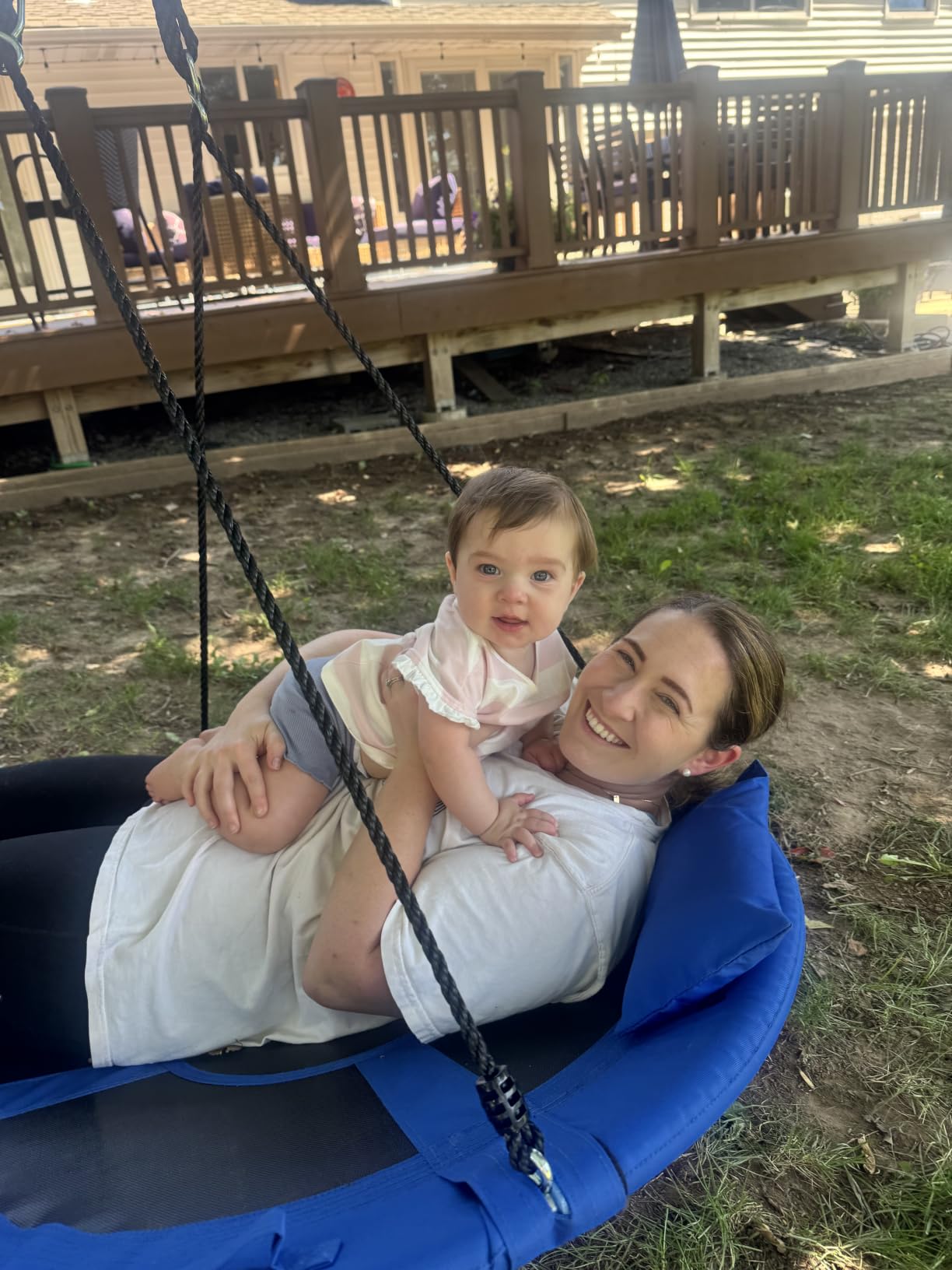SereneLife Saucer Swing, Tree Swing, 40 Inch, 900lb Heavy Duty Capacity for Kids, 900D Oxford Waterproof Seat, Adjustable Height Ropes, 2 Strap Tree Hang Kit, Center Swivel Spinner, Black customer photo 2